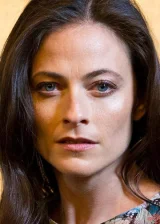 Лара Пулвер