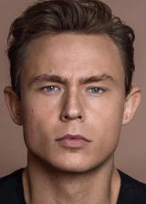 Деннис Моен