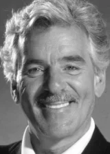 Деннис Фарина