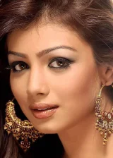 Айеша Такиа