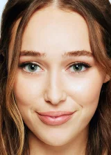 Алисия Дебнем-Кери