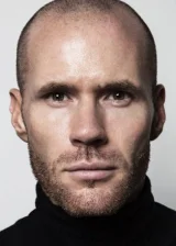 Оливер Тревена