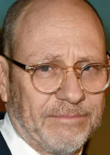 Дэниэл Сакхайм